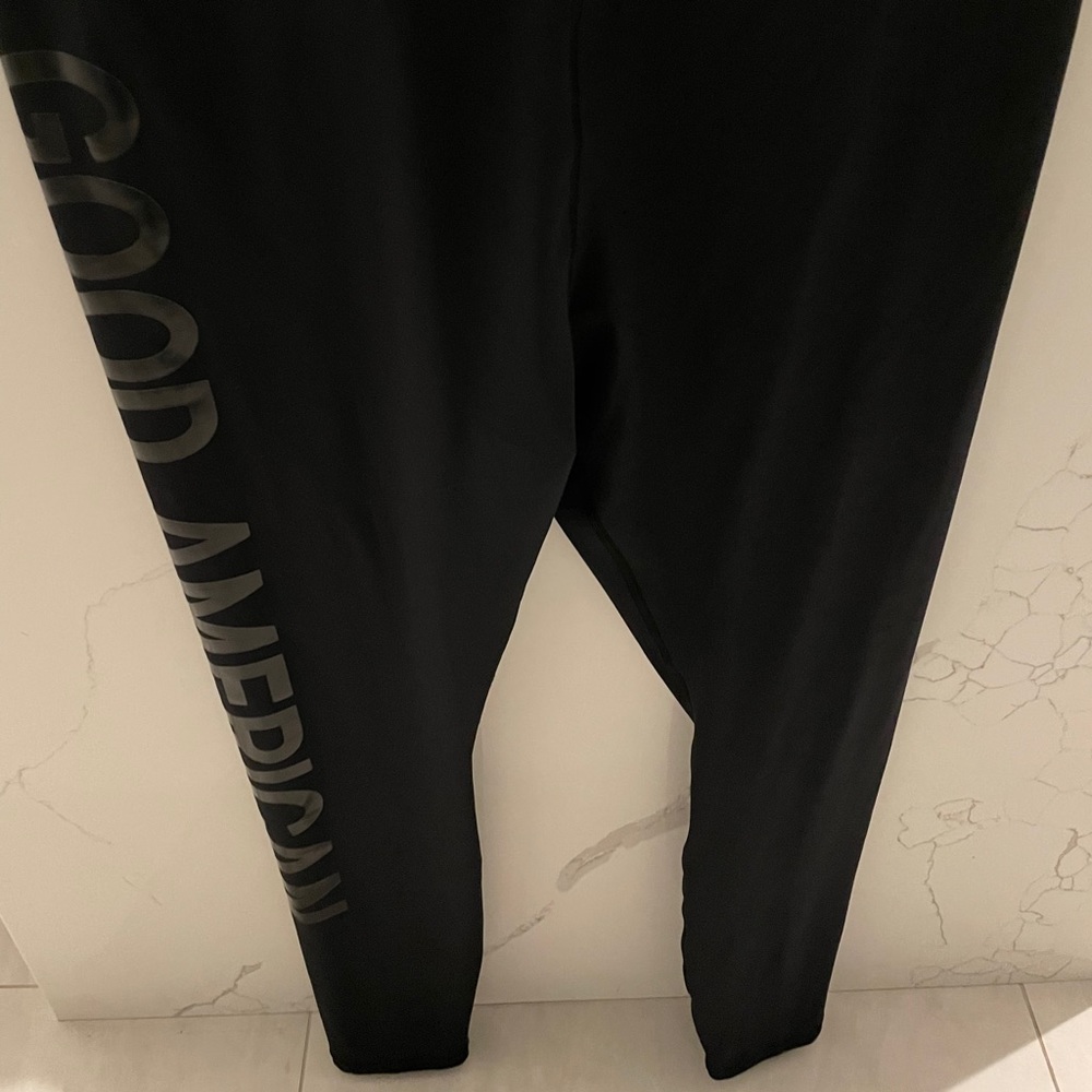 GOOD AMERICAN LOGO LEGGINGS